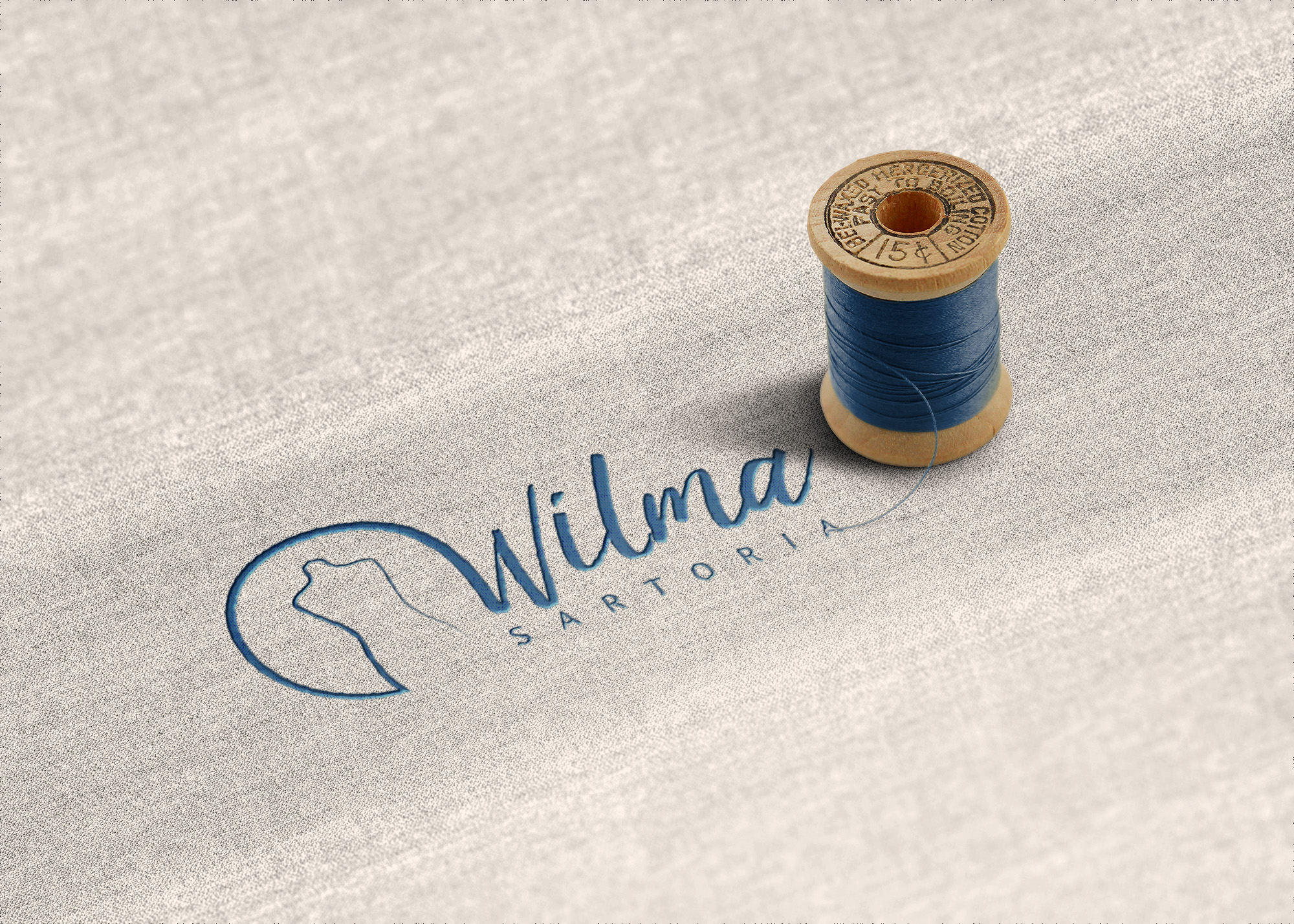 Realizzazione grafica Logo Wilma Sartoria blu navy ricamato su tessuto beige